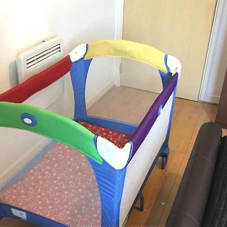 New Central Woking 1 And 2 Bedroom Apartments With Free Gym, Close To Train Station Kültér fotó