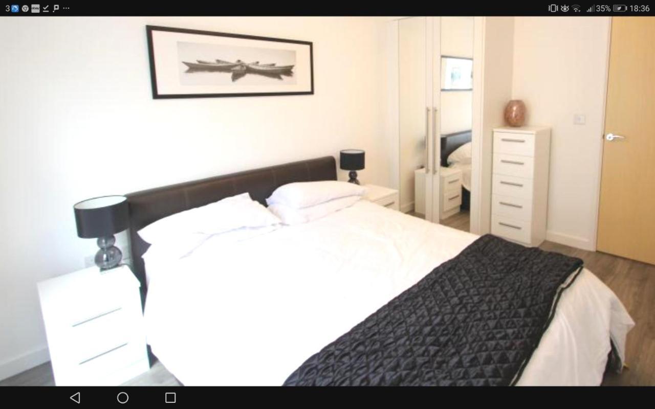 New Central Woking 1 And 2 Bedroom Apartments With Free Gym, Close To Train Station Kültér fotó