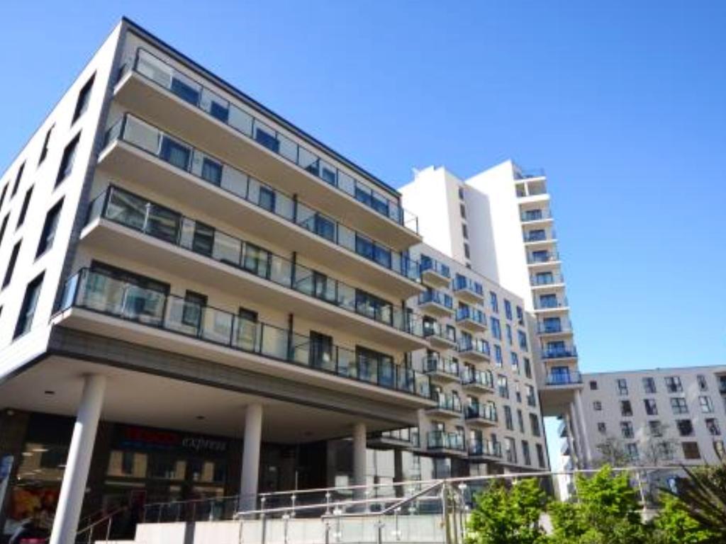New Central Woking 1 And 2 Bedroom Apartments With Free Gym, Close To Train Station Kültér fotó