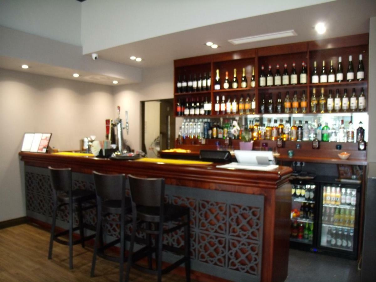 New Central Woking 1 And 2 Bedroom Apartments With Free Gym, Close To Train Station Kültér fotó